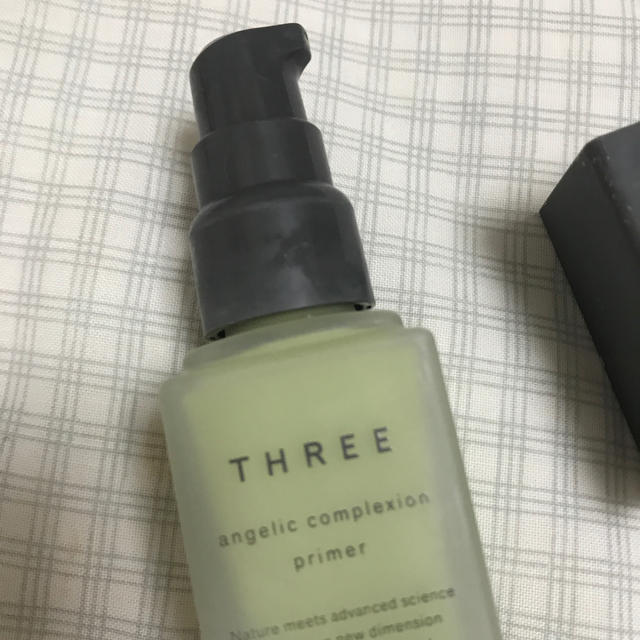 THREE(スリー)のTHREE アンジェリックコンプレクションプライマー04 グリーン コスメ/美容のベースメイク/化粧品(コントロールカラー)の商品写真