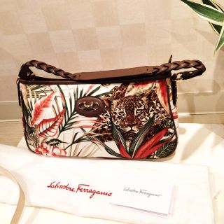 サルヴァトーレフェラガモ(Salvatore Ferragamo)の美品 フェラガモ♡バッグ(ショルダーバッグ)