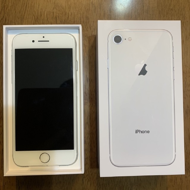 iPhone 8 Silver 64 GB Softbank
新品