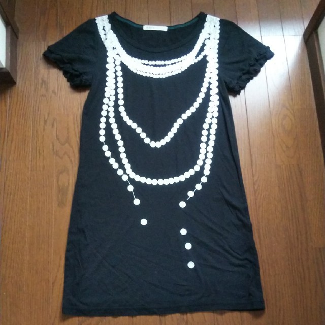 AS KNOW AS(アズノウアズ)のアズノウアズ 真珠がリアルなワンピTシャツ レディースのワンピース(ひざ丈ワンピース)の商品写真