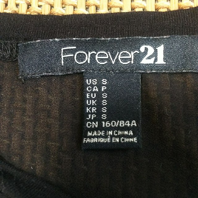 FOREVER 21(フォーエバートゥエンティーワン)のForever21トップス レディースのトップス(カットソー(半袖/袖なし))の商品写真