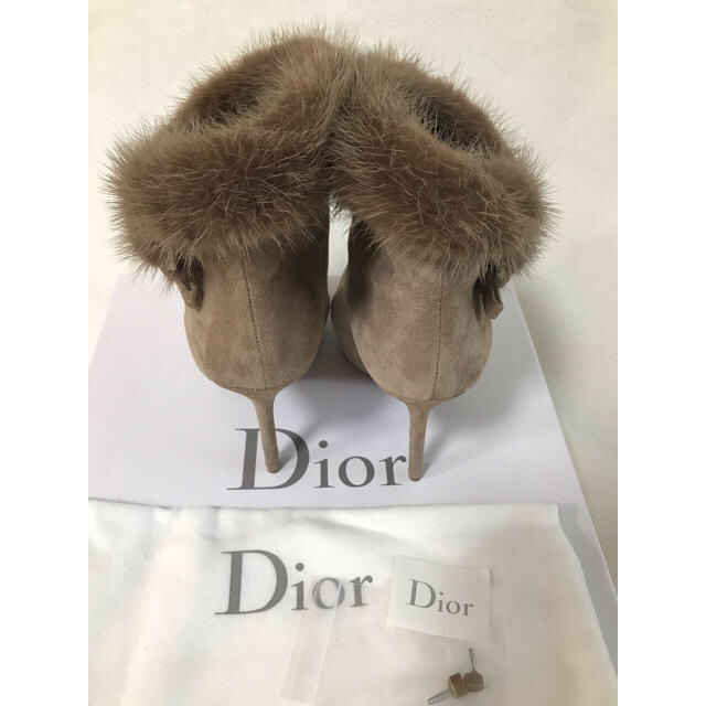 Christian Dior(クリスチャンディオール)のディオール　ショートブーツ36サイズ　ピンクベージュ　エレガント　銀座店購入♫ レディースの靴/シューズ(ブーツ)の商品写真