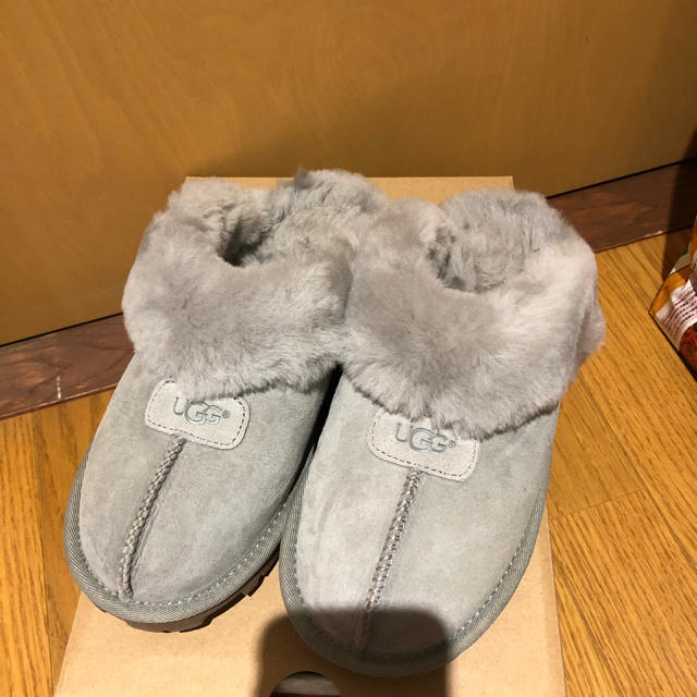 UGG(アグ)のUGG コケットCOQUETTE グレー 6 レディースの靴/シューズ(スリッポン/モカシン)の商品写真