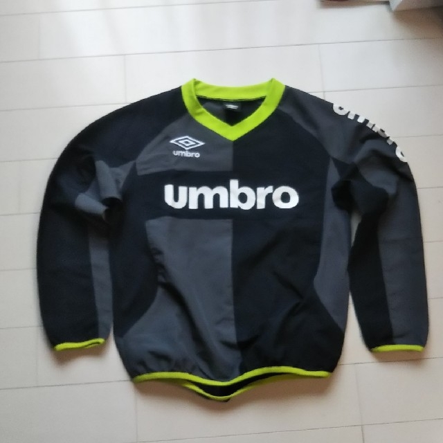 UMBRO(アンブロ)の【送料負担します！】umbro ピステトップ キッズ 140 スポーツ/アウトドアのスポーツ/アウトドア その他(その他)の商品写真