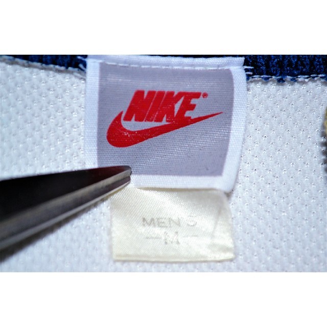 NIKE(ナイキ)の希少！銀タグ 90s NIKE デカロゴ 刺繍 USA ジャージ 白
ナイキ 
 メンズのトップス(ジャージ)の商品写真