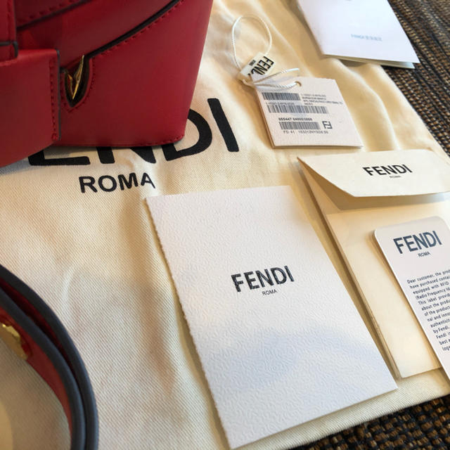 FENDI(フェンディ)の FENDI ショルダー バッグ モンスター これ以上は下げれません。保存袋あり レディースのバッグ(ショルダーバッグ)の商品写真