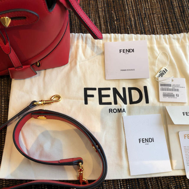 FENDI(フェンディ)の FENDI ショルダー バッグ モンスター これ以上は下げれません。保存袋あり レディースのバッグ(ショルダーバッグ)の商品写真