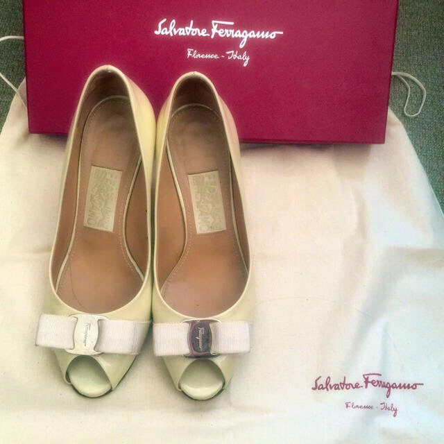Salvatore Ferragamo(サルヴァトーレフェラガモ)の♡サルバトーレ フェラガモ パンプス ♡ レディースの靴/シューズ(ハイヒール/パンプス)の商品写真