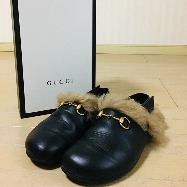 Gucci(グッチ)のSALE【正規品】GUCCI ホースビット ファー サンダル ローファー  メンズの靴/シューズ(サンダル)の商品写真