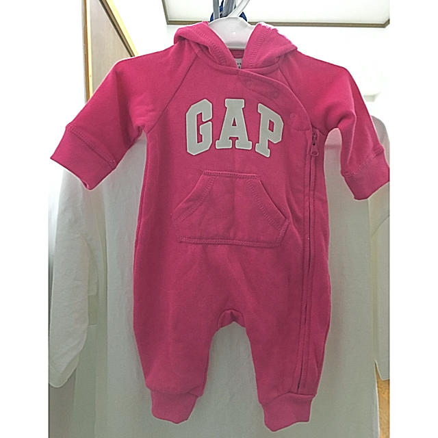 babyGAP(ベビーギャップ)の(新品)ベビーロンパース値下げ!!!! キッズ/ベビー/マタニティのベビー服(~85cm)(ロンパース)の商品写真