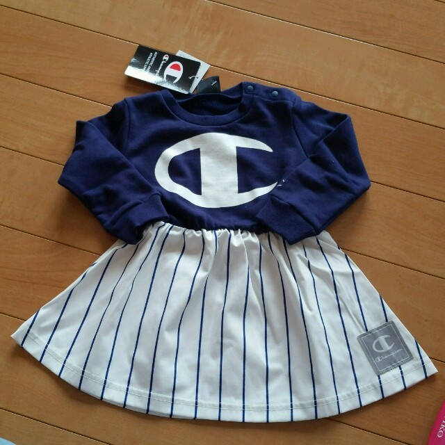 Champion(チャンピオン)の値下げ！チャンピオン　ワンピース キッズ/ベビー/マタニティのキッズ服女の子用(90cm~)(ワンピース)の商品写真