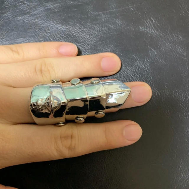 アーマーリング  4連 ゴツメ 重厚 V系 ロック NANA #メルカリコラボ メンズのアクセサリー(リング(指輪))の商品写真