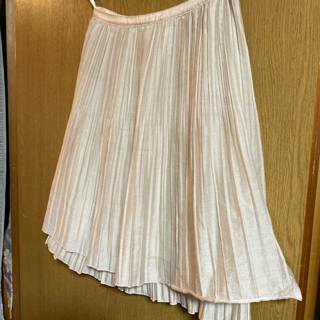 UNTITLED(アンタイトル)のアンタイトル　　スカート　ピンクベージュ レディースのスカート(ひざ丈スカート)の商品写真