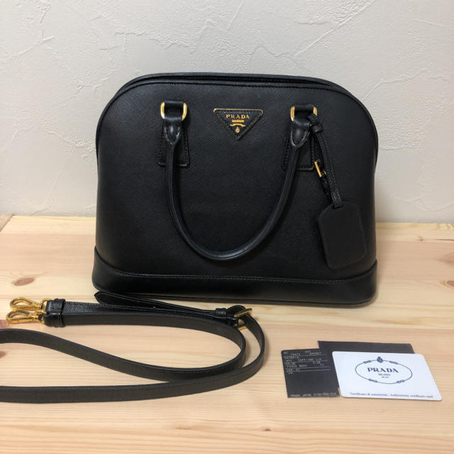 PRADA(プラダ)の(値下げ中) 正規品 PRADA プラダ バッグ サフィアーノ レディースのバッグ(ショルダーバッグ)の商品写真