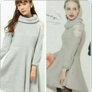 ジルスチュアート(JILLSTUART)の【ジルスチュアート】オフタートルニットワンピース肩レースライトグレーMサイズ(ミニワンピース)