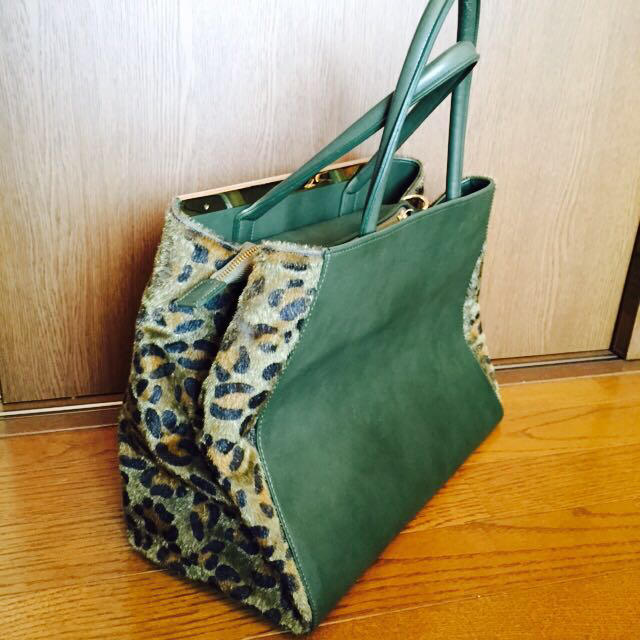 dholic(ディーホリック)のグリーン カーキ ハラコ レオパード レディースのバッグ(ハンドバッグ)の商品写真