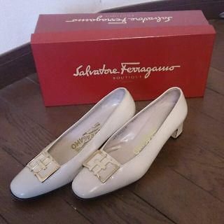 フェラガモ(Ferragamo)のフェラガモ       ベージュパンプス(ハイヒール/パンプス)