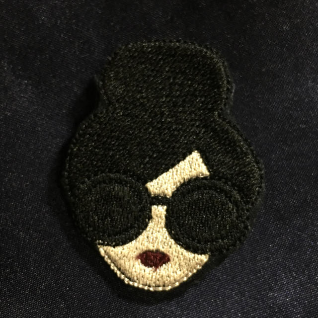 Alice+Olivia(アリスアンドオリビア)のサングラスガール♡刺繍ブローチ♡ レディースのアクセサリー(ブローチ/コサージュ)の商品写真