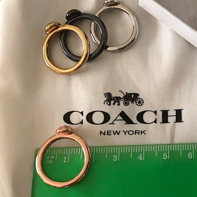 COACH(コーチ)の【GW値下げ】コーチ リング  4つセット COACH レディースのアクセサリー(リング(指輪))の商品写真