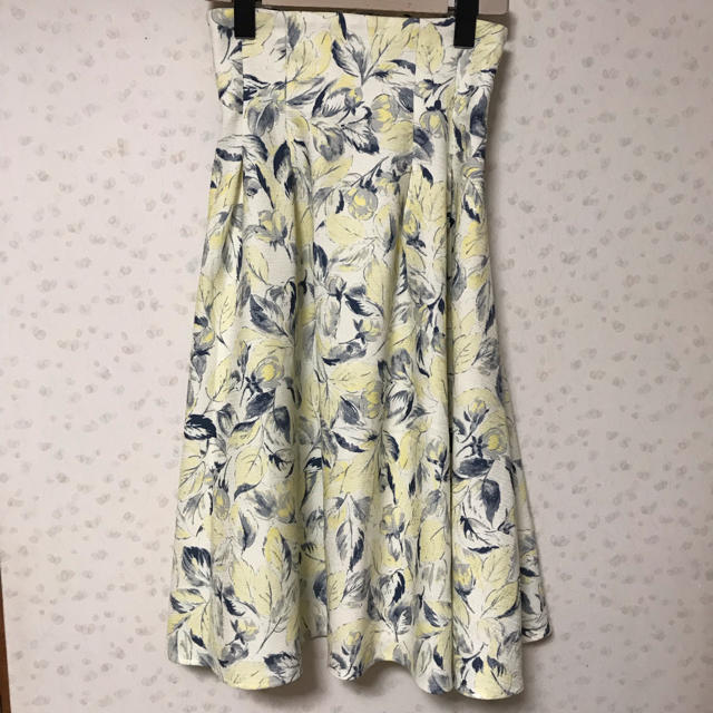 MIIA(ミーア)のs.h様専用　MIIA フラワープリントスカート レディースのスカート(ひざ丈スカート)の商品写真