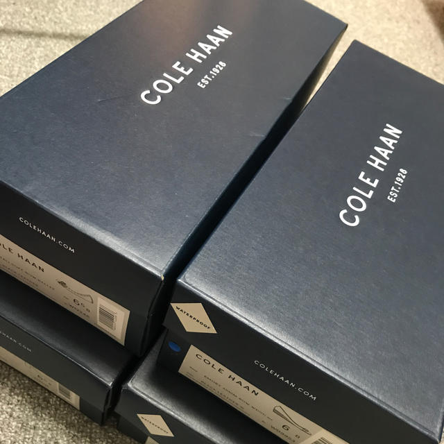 Cole Haan(コールハーン)のCOLE HAAN 靴箱 レディースの靴/シューズ(ハイヒール/パンプス)の商品写真