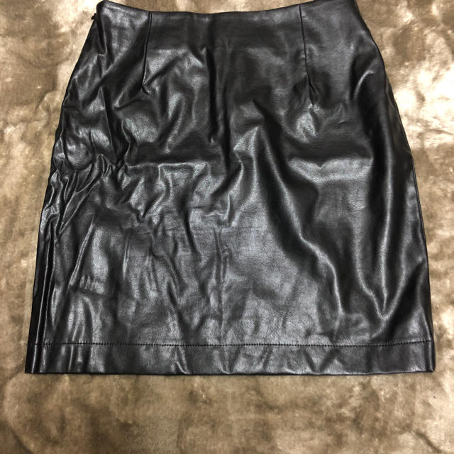Andemiu(アンデミュウ)のフェイクレザータイトスカート レディースのスカート(ひざ丈スカート)の商品写真