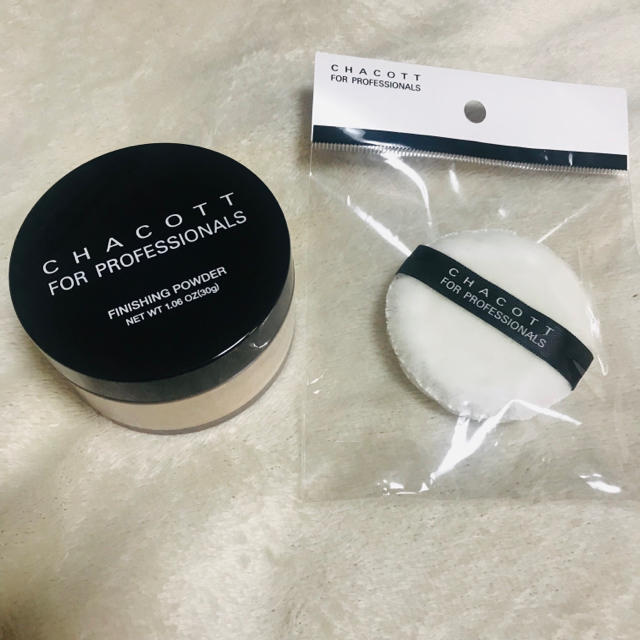 CHACOTT(チャコット)のチャコット プロフェッショナルズ フォニッシングパウダー ＆ 新品パフ コスメ/美容のベースメイク/化粧品(フェイスパウダー)の商品写真