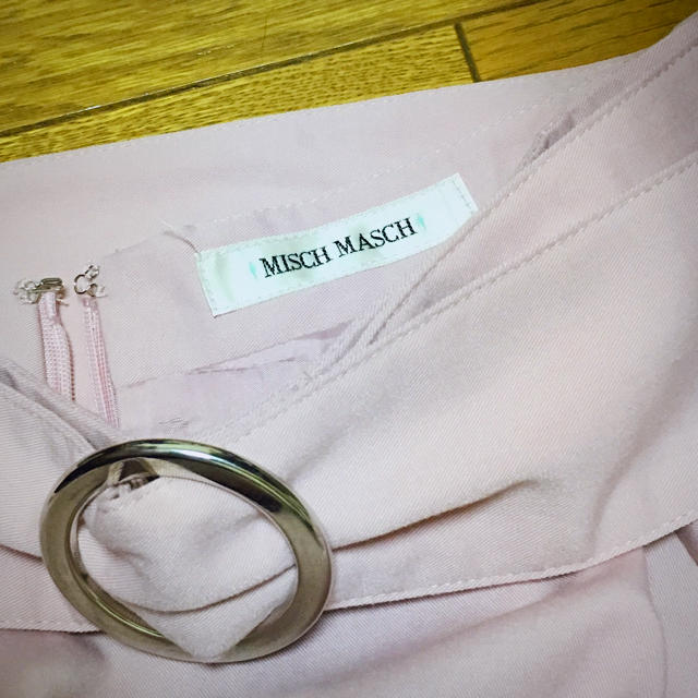 MISCH MASCH(ミッシュマッシュ)のMISCH MASCH 桜色スカート（ベルト付き） レディースのスカート(ひざ丈スカート)の商品写真