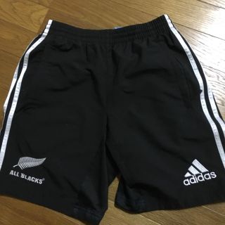 アディダス(adidas)のadidasハーフパンツ(ショートパンツ)