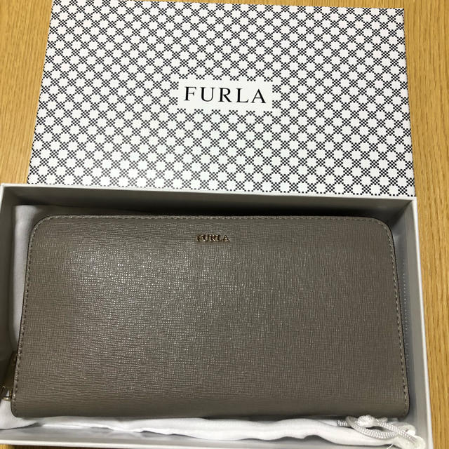 ★新品 FURLA(フルラ) 財布 ハイビスカス 赤色