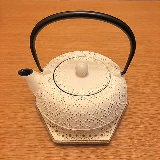 アンシャンテ　KOSHIアラレ　南部鉄器カラーポット敷き付き(食器)