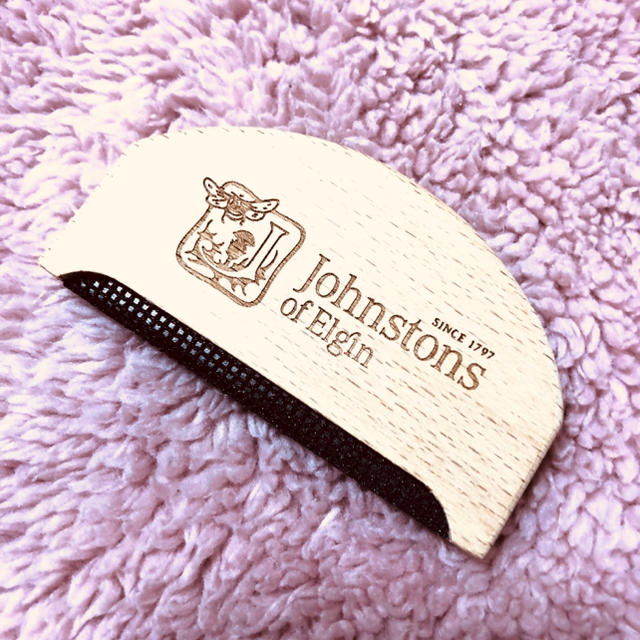 Johnstons(ジョンストンズ)の【新品】ジョンストンズ  de-pilling comb レディースのファッション小物(ストール/パシュミナ)の商品写真