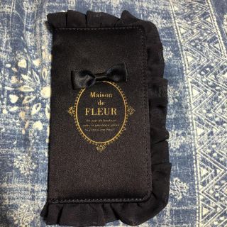 メゾンドフルール(Maison de FLEUR)のMaison de FLEUR ロゴフリルiPhoneケース(iPhoneケース)