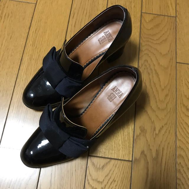 アナスイリボンエナメルパンプス5％クーポンお買い得