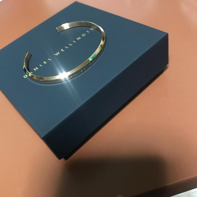 Daniel Wellington(ダニエルウェリントン)のDaniel Wellington ダニエルウェリントン バングル レディースのアクセサリー(ブレスレット/バングル)の商品写真