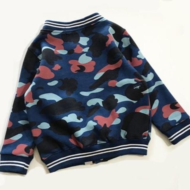 A BATHING APE(アベイシングエイプ)の１００BAPE KIDS 1ST CAMO JACKETお キッズ/ベビー/マタニティのキッズ服男の子用(90cm~)(ジャケット/上着)の商品写真