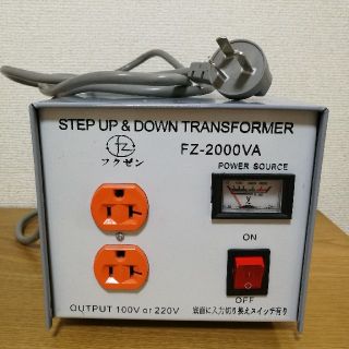 希少!　変圧器　2000W　トランス式(変圧器/アダプター)