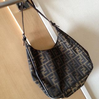 フェンディ(FENDI)のフェンディ。使いやすいショルダーバッグ。(ショルダーバッグ)