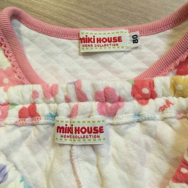 mikihouse(ミキハウス)のミキハウスmikihouse 花柄パジャマ　キルティング キッズ/ベビー/マタニティのベビー服(~85cm)(パジャマ)の商品写真