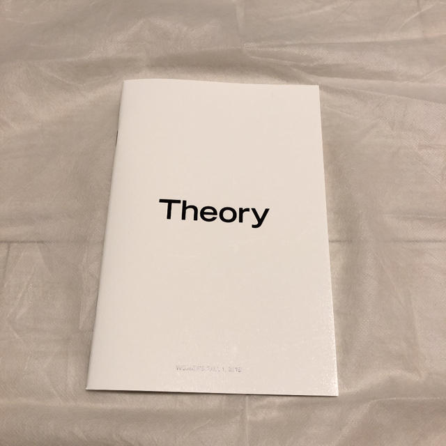 theory(セオリー)のtheory  秋 カタログ エンタメ/ホビーの雑誌(ファッション)の商品写真