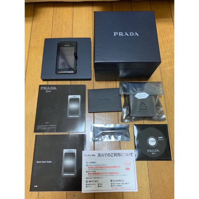 PRADA(プラダ)のdocomo FOMA L852i PRADA  スマホ/家電/カメラのスマートフォン/携帯電話(携帯電話本体)の商品写真