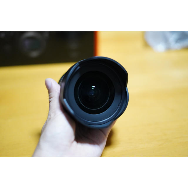 SONY(ソニー)の《超美品》SAMYANG AF 14mm F2.8 (ソニーE用) スマホ/家電/カメラのカメラ(レンズ(単焦点))の商品写真