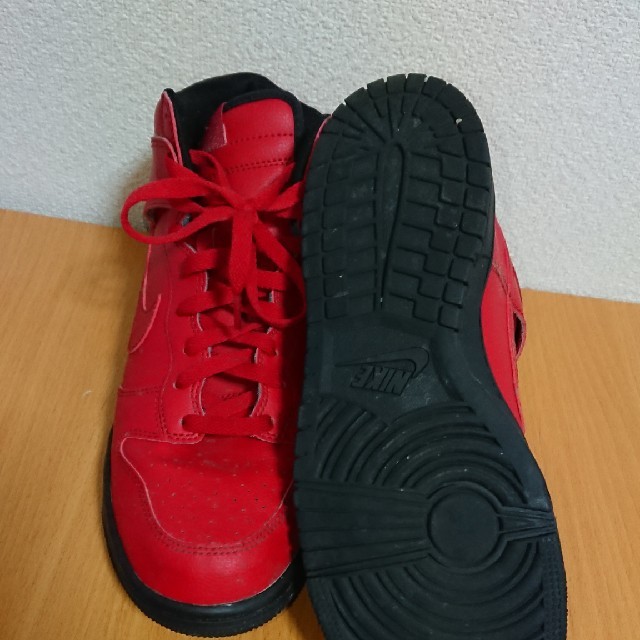 NIKE(ナイキ)のナイキ スニーカー 赤 メンズの靴/シューズ(スニーカー)の商品写真
