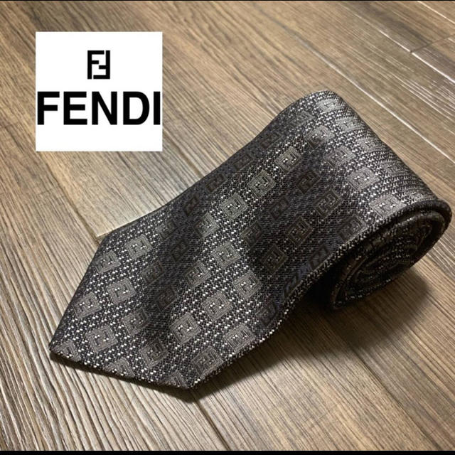 FENDI(フェンディ)の定価28000円相当　FENDI　ブランド　ネクタイ　コモン柄　 メンズのファッション小物(ネクタイ)の商品写真