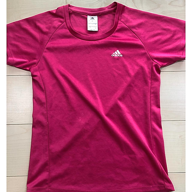 adidas(アディダス)のアディダス レディース スポーツTシャツ 美品 スポーツ/アウトドアのランニング(ウェア)の商品写真