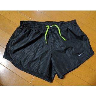 ナイキ(NIKE)のNIKE　ランニングショートパンツ　Sサイズ(ウェア)