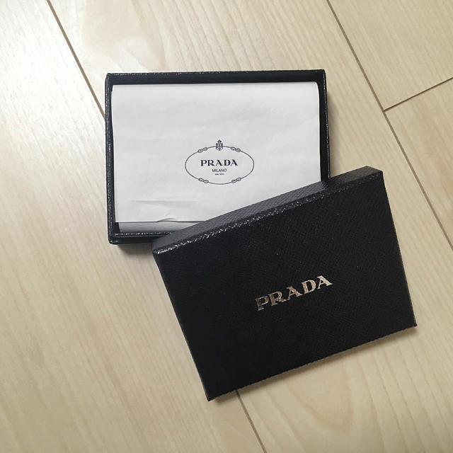 PRADA(プラダ)のPRADA プラダ カードケース 空箱 レディースのバッグ(ショップ袋)の商品写真