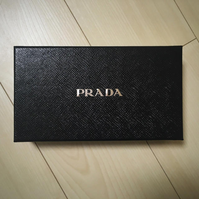 PRADA(プラダ)のPRADA プラダ 長財布 空箱 レディースのバッグ(ショップ袋)の商品写真