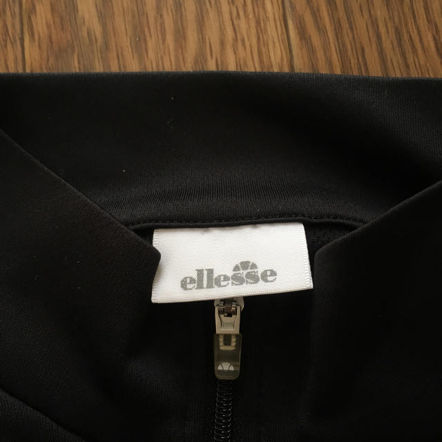 ellesse(エレッセ)の【中古】レディース  エレッセ  長袖ハーフジップシャツ スポーツ/アウトドアのランニング(ウェア)の商品写真