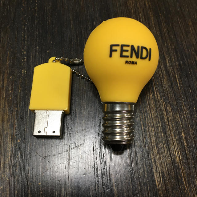 FENDI(フェンディ)のFENDI USB 【非売品】 エンタメ/ホビーのコレクション(ノベルティグッズ)の商品写真